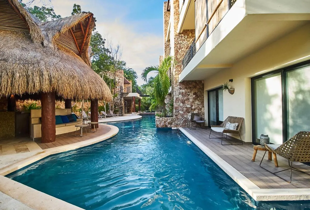 Premium Condo With Private Terrace And Pool View