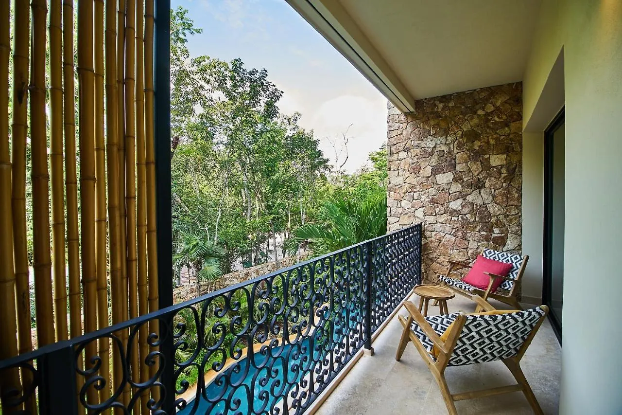Premium Condo With Private Terrace And Pool View